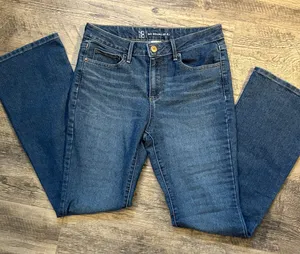 Women's Boot Cut/Flare Jeans — Medium Wash Blue Size 8 thumbnail 1