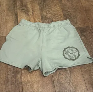 Victoria’s Secret PINK Green Lounge Shorts Sz S NWT Athleisure Casual Shorts thumbnail 2