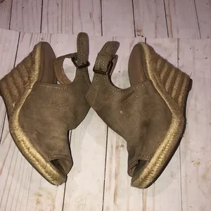 Universal Threads tan open toe wedge sandal thumbnail 3
