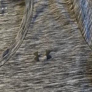 Under Armour Top thumbnail 2