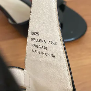 COACH Hellena Black Soft Patent Leather T-strap Kitten Heels Sandals Size 7.5B thumbnail 12