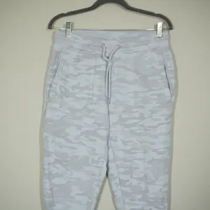 Alphalete Women's Size Large Grey Camo Joggers Tapered Athletic Sweatpants Gym thumbnail 2