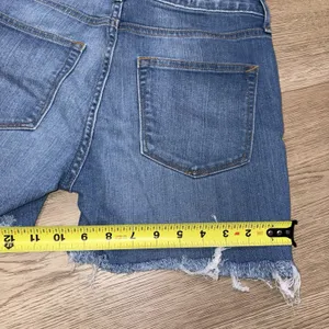 Gap Women's Denim High Rise Skinny Shorts thumbnail 6