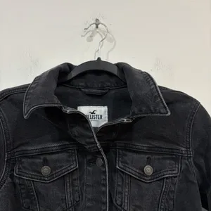 Hollister Cropped Black Denim Jacket Size Small Distressed Raw Hem thumbnail 2