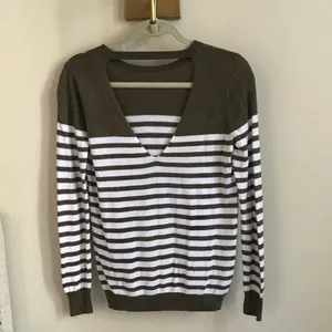GUESS Keyhole Olive & White Striped Sweater Sz S thumbnail 3