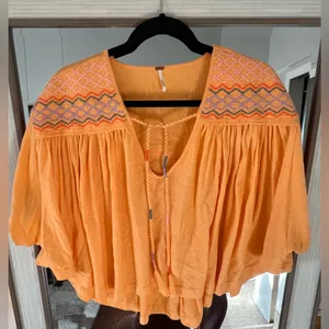 Free People Cropped Flowy Embroidered Top size Small Peach/Orange tie front thumbnail 2