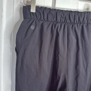Lululemon Keep Moving Pant 7/8 High-Rise Drawstring Waist in Black W1632 Sz 4 thumbnail 11