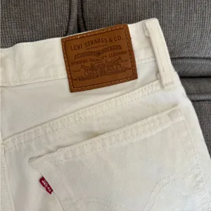 Levi’s White Wedgie Straight Jean thumbnail 7