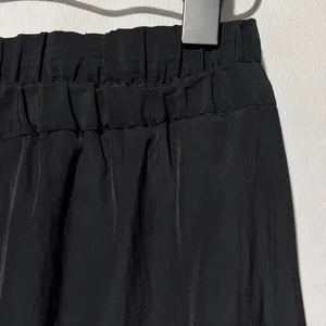 Aritzia Babaton Plisse Crinkled Satin Pull-On Pants Black Size Small thumbnail 12