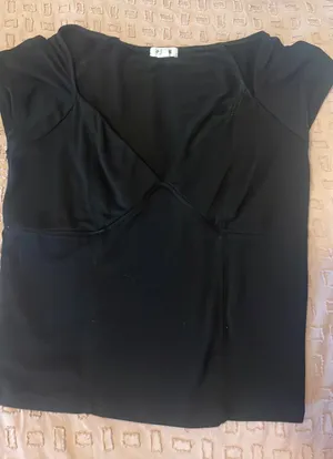 Garage Black Top thumbnail 1
