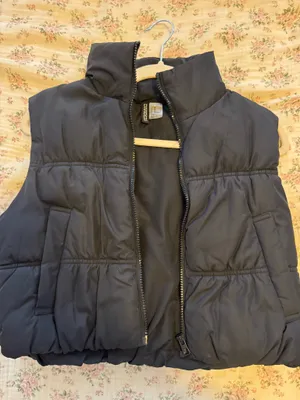 Black puffer vest Size XS thumbnail 1