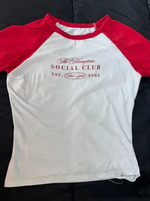 Refuge The Hamptons Social Club Raglan Tee RedWhite Short Sleeve Graphic Shirt S thumbnail 1