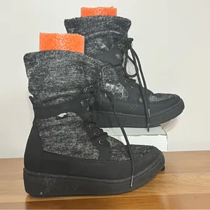 Rocket Dog Size 8 Cuffed‎ Gray & Black Lace-Up Cloth Combat Style Ankle Boots thumbnail 1