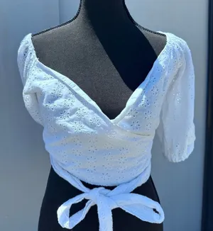 Sabo Skirt Womens White Eyelet Wrap Top Small size thumbnail 1