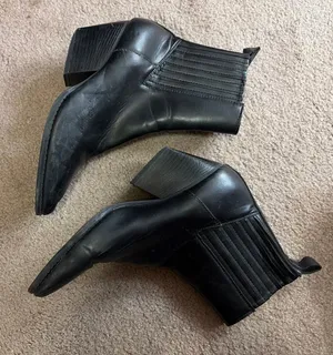 Black leather ankle boots with pointed toe and elastic side panels #boots #pointed Size 8 thumbnail 1