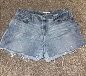 Lightwash Blue Levi’s Shorts thumbnail 1