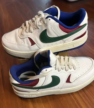 Nike Gamma Force Women’s Sneakers White with green and red Low 7.5 thumbnail 1