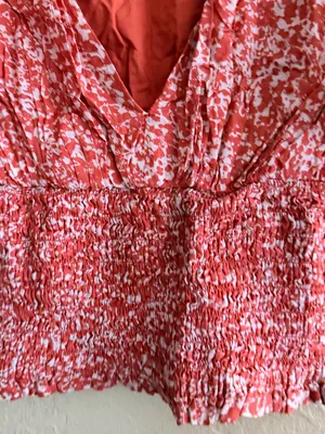 Abercrombie & Fitch Coral and White Floral Puff-Sleeve Smocked Top thumbnail 4