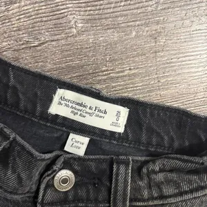 Abercrombie & Fitch black‎ high rise shorts Size 0 thumbnail 2