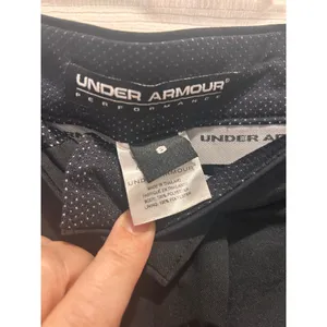 Under Armour Womens Black Performance Golf Shorts Size 8‎ Athletic Activewear thumbnail 5