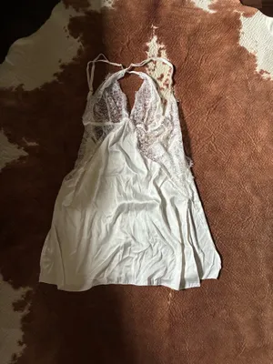 Boutique Bridal white lingerie set size medium Comes with the robe and chemise thumbnail 3