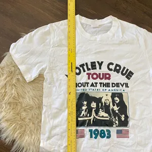 Source Unknown White Cotton American Classics Motley Crue Shout at the Devil 1983 Tour Shirt S thumbnail 5