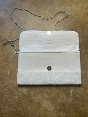 Beaded White Clutch with Red Lip Motif thumbnail 3
