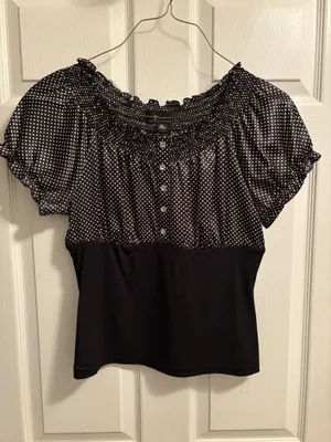 Woman Byer top thumbnail 1