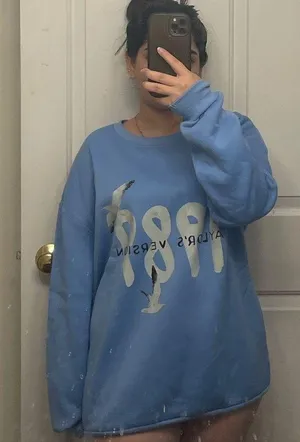 Taylor swift 1989 sweatshirt oversized thumbnail 1
