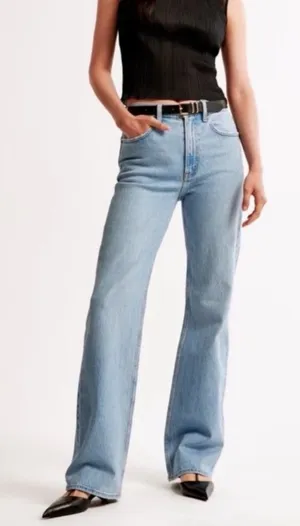 Abercrombie & Fitch 90s Relaxed High Rise Light Wash Jeans Size 26 or 2XS thumbnail 1