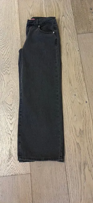 Low-Rise Edikted black Jeans thumbnail 1