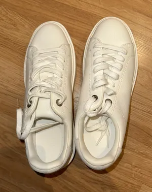 Steve Madden Sneakers thumbnail 1