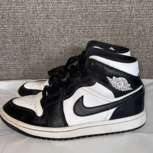 Nike Air Jordan 1 Mid Panda Women's 6.5 Black White DV0991-101 Sneakers thumbnail 5