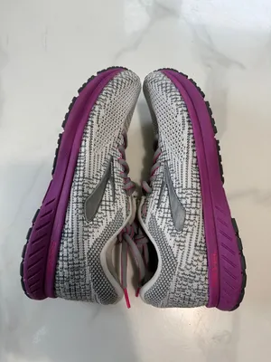 Brooks Gray and Pink Women's Running Sneakers thumbnail 8
