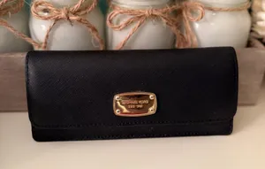 Michael Kors Wallet thumbnail 1