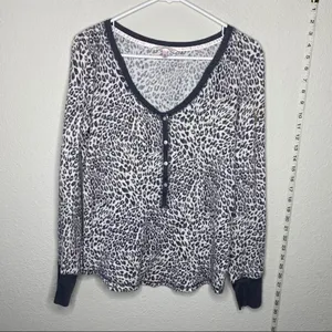 Victoria’s Secret‎ Animal Print Henley Shirt thumbnail 8