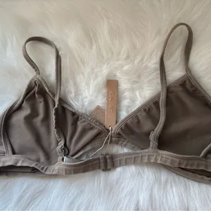 SKIMS G1 Outdoor Rhinestones Skimpy Triangle Bralette 4X BR-TRI-3529 desert thumbnail 3