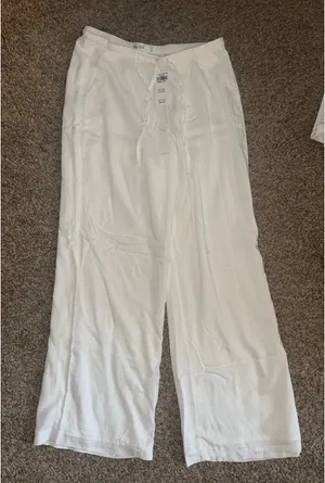Hollister white summer pants thumbnail 1