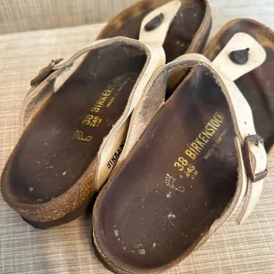 Birkenstock Gizeh in Light Gold Size 38 (US Size 7-7.5) thumbnail 12