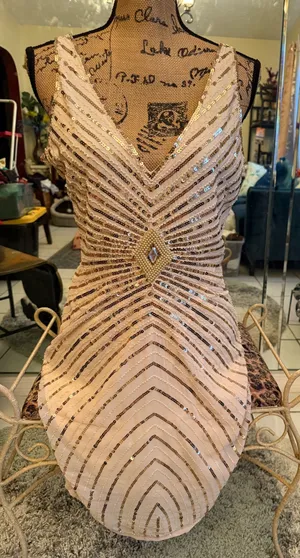 Stunning dress size M. ❤️ Gold Size M thumbnail 1