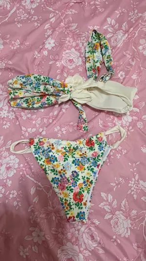 Boutique Floral bikini set thumbnail 2