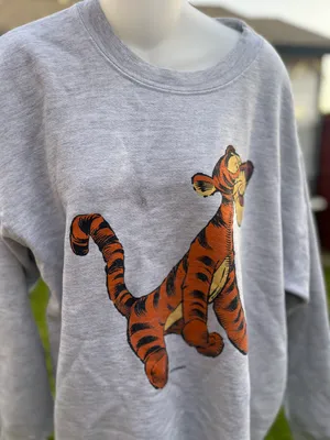 Disney s tigger Crewneck thumbnail 4