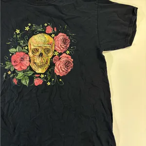 Skeleton Floral tshirt Size M thumbnail 3