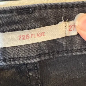 Levi's 726 Flare Black Denim Jeans‎ Size 27 thumbnail 8