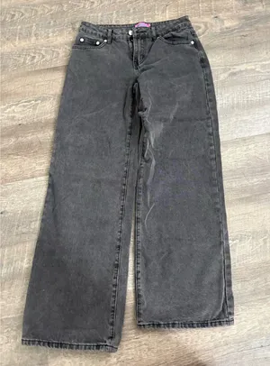 Edikted Baggy Low-Rise Jeans thumbnail 1