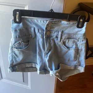 Wanna Betta Butt jean shorts Size 27 thumbnail 1