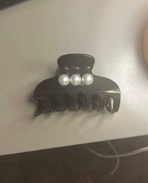 Black claw clip with pearls thumbnail 1