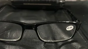 Black Reading Glasses +2.50 unisex NWOT thumbnail 1