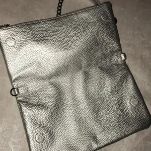 💎EXPRESS SILVER EVENING BAG💎    NWOT thumbnail 3