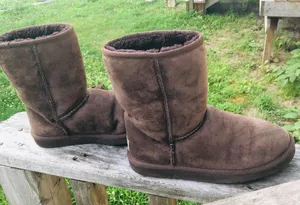 Ugg classic short boots brown for women 🎉🎉🎉 thumbnail 1